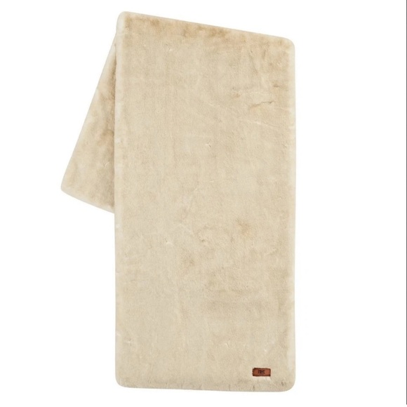 FRYE Luxe Faux Fur Throw Blanket 60" x 70" Cream Silky Soft Feel Polyester New - Picture 7 of 8